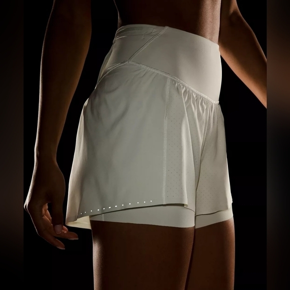Lululemon Nulux Road To Trail HR Short 4" AIR-SENSE PERFORATION BONE/BONE Size 0 - Picture 7 of 10